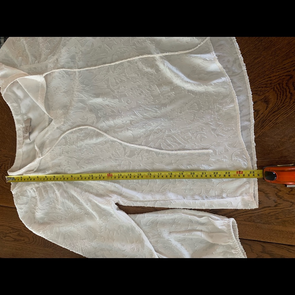 Gorgeous Loft off white shirt - Picture 8 of 9